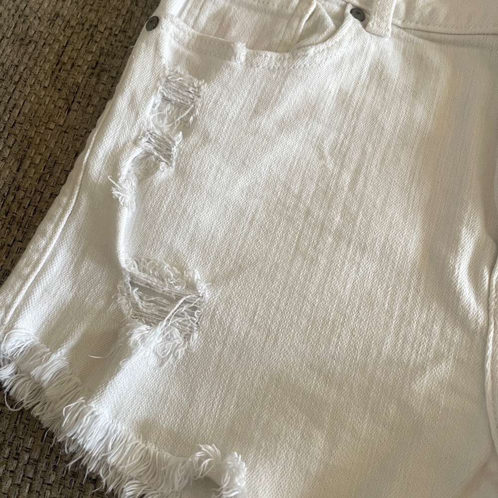 Eunina distressed Jean shorts - Picture 3 of 9